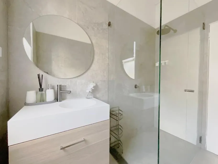 Image of Bondi Beach Hazel unit 5 – Beach front with Sea view and 2 bedrooms