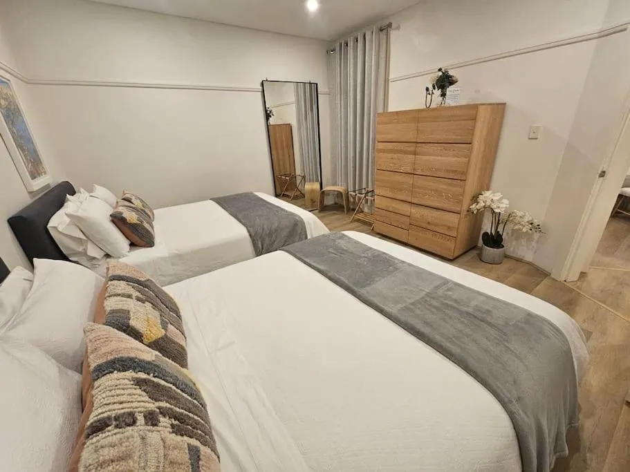 Image 2 of Bondi Beach Hazel unit 5 – Beach front with Sea view and 2 bedrooms