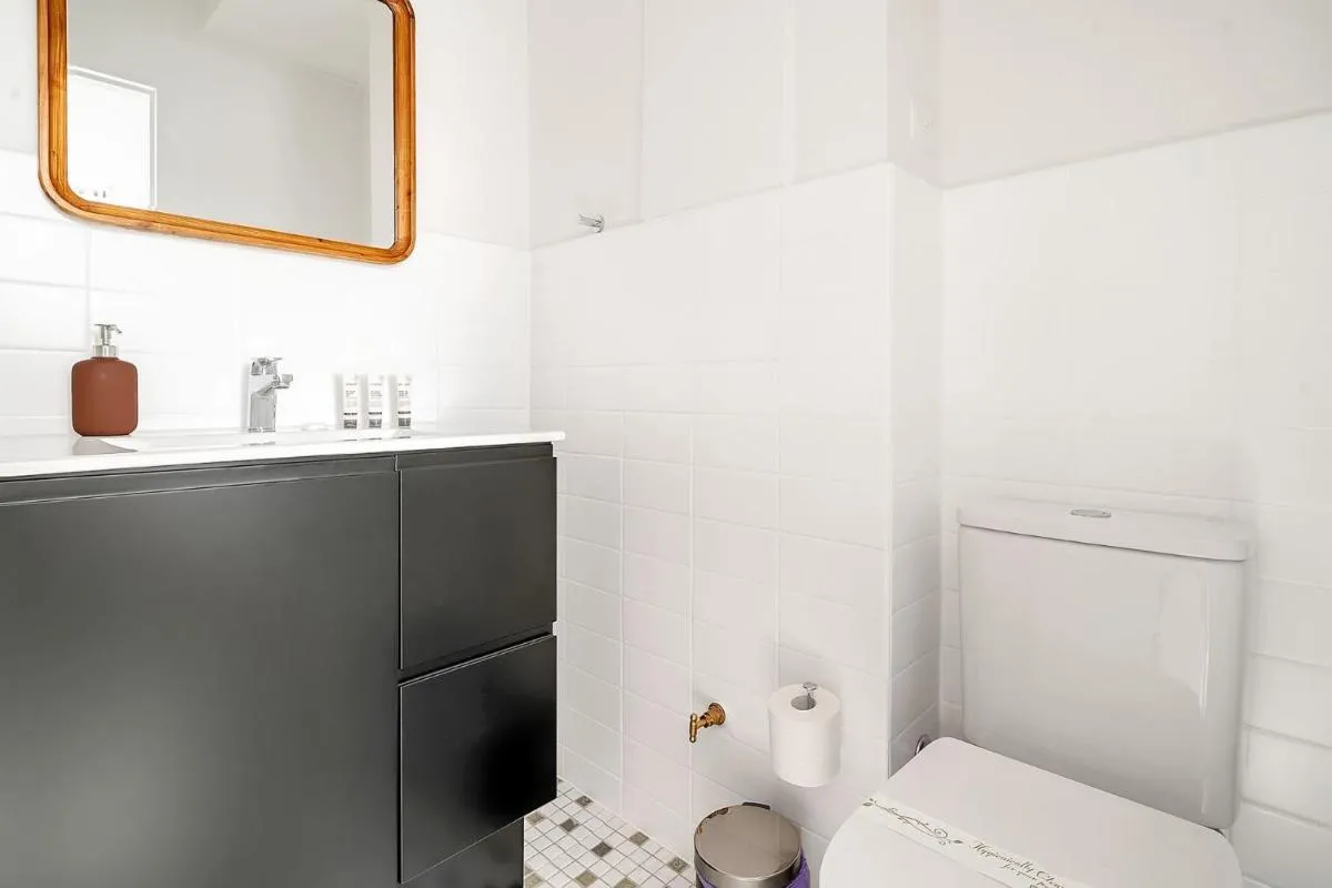 Image 2 of Bright Charming Darlinghurst Apt w Free Parking