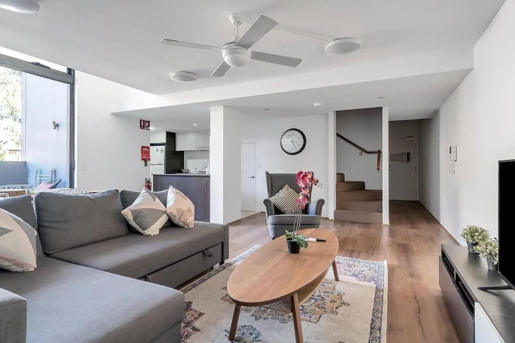 Image 4 of Bright & Chic with Unbeatable Proximity