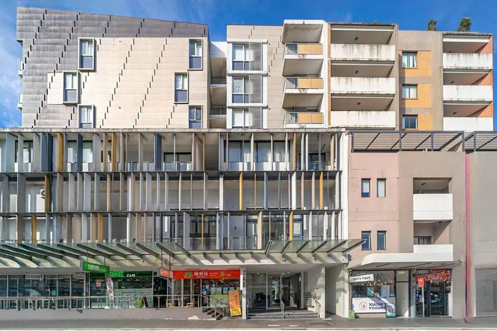 Image 5 of Bright & Chic with Unbeatable Proximity