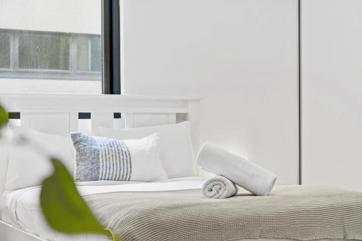 Image 5 of Burwood 1Br apt nearTrainShopping street parking