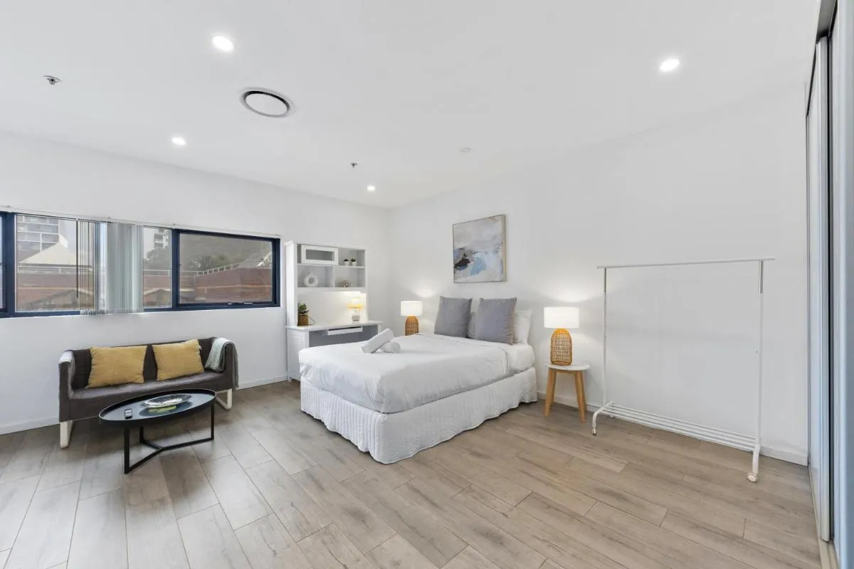 Image 5 of Burwood 1Br studio nearTrain StationShopping