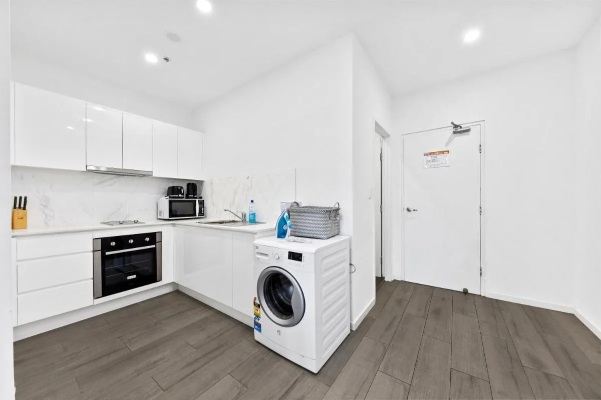 Image 3 of Burwood 1Br studio nearTrain StationShopping