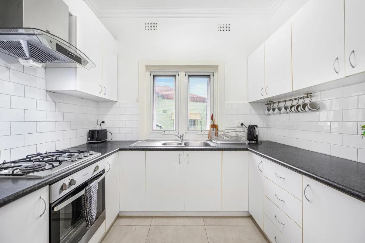 Image 3 of Burwood 3Br house close to trainshoppingparks