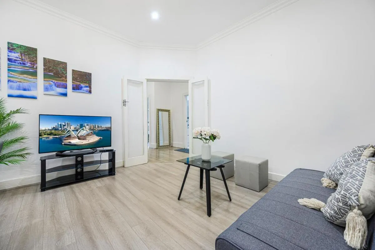 Image 4 of Burwood 3Br house close to trainshoppingparks