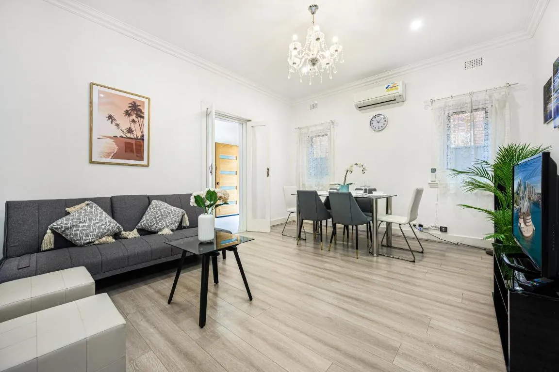 Image of Burwood 3Br house close to trainshoppingparks