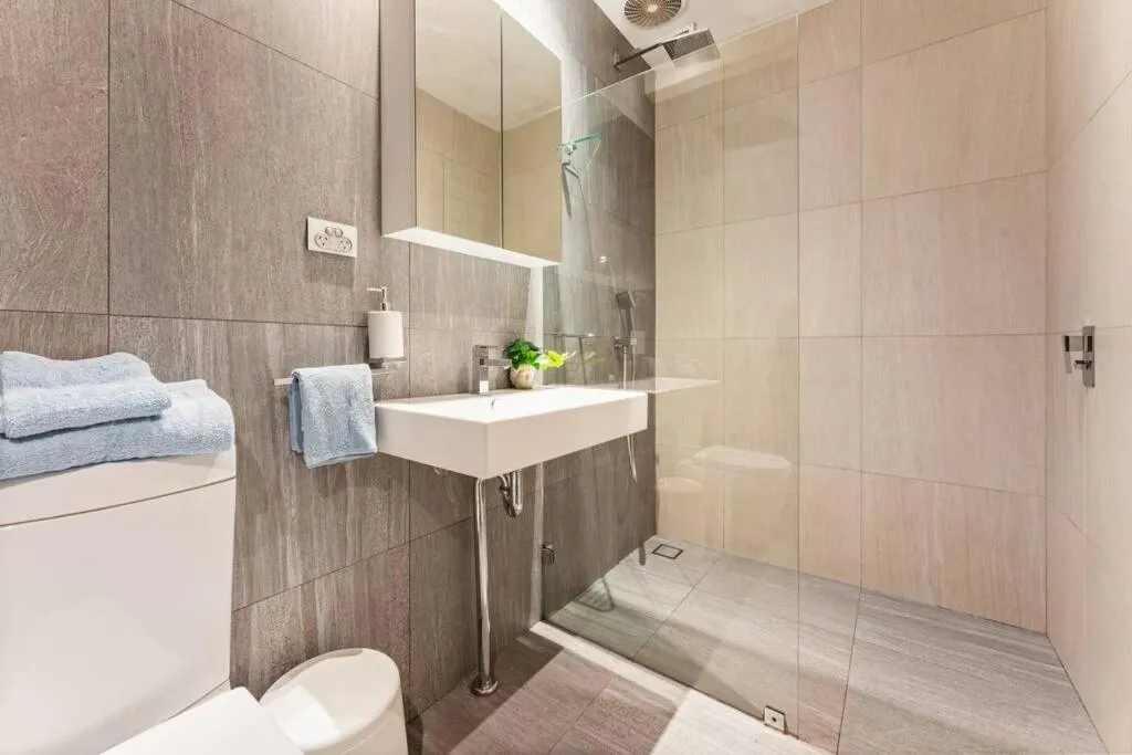 Image 2 of CBD Chic 3 bedroom Stay – Walk to Darling Harbour & Fish Market. (27)