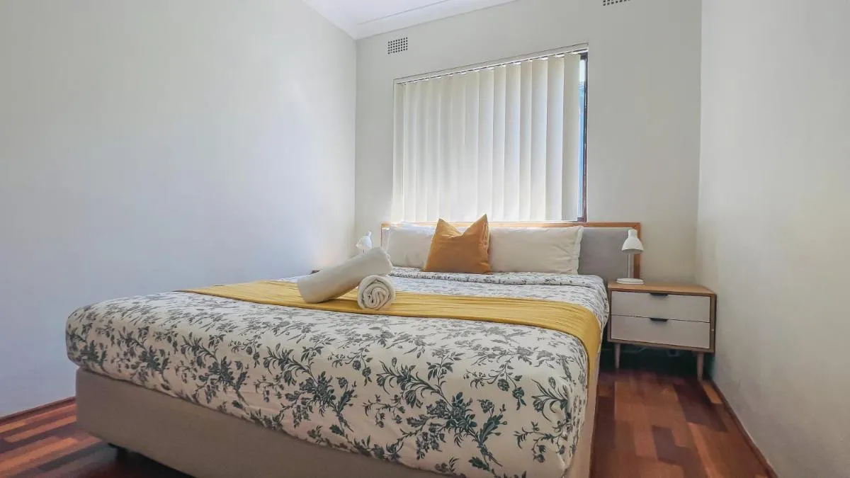 Image 6 of Carlton 3 beds unit – free parking