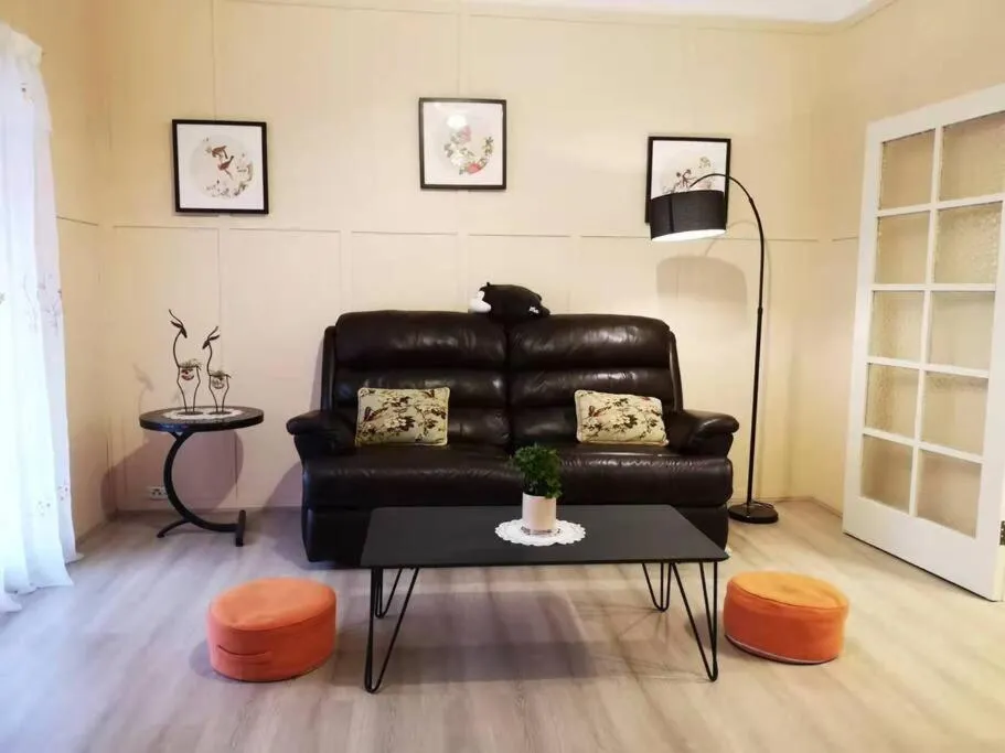 Image of Charming1886