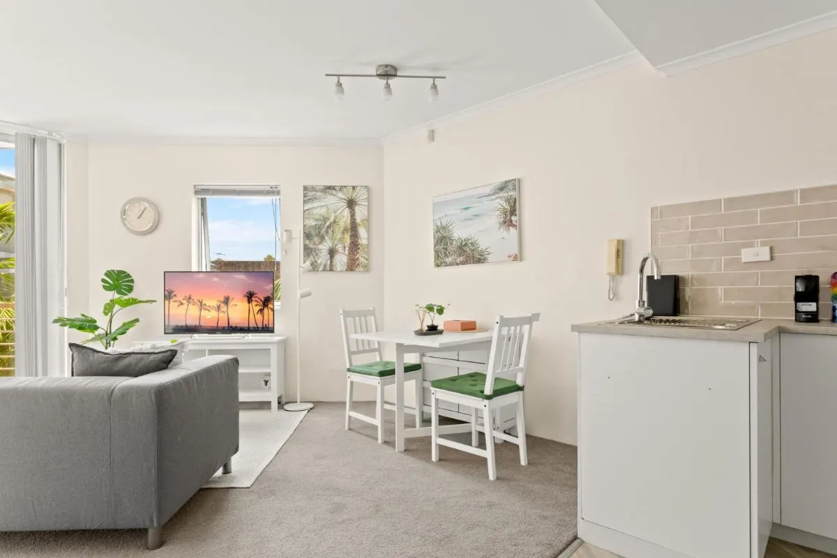 Image 3 of Charming 1-Bed Apartment Close to Shops and Parks