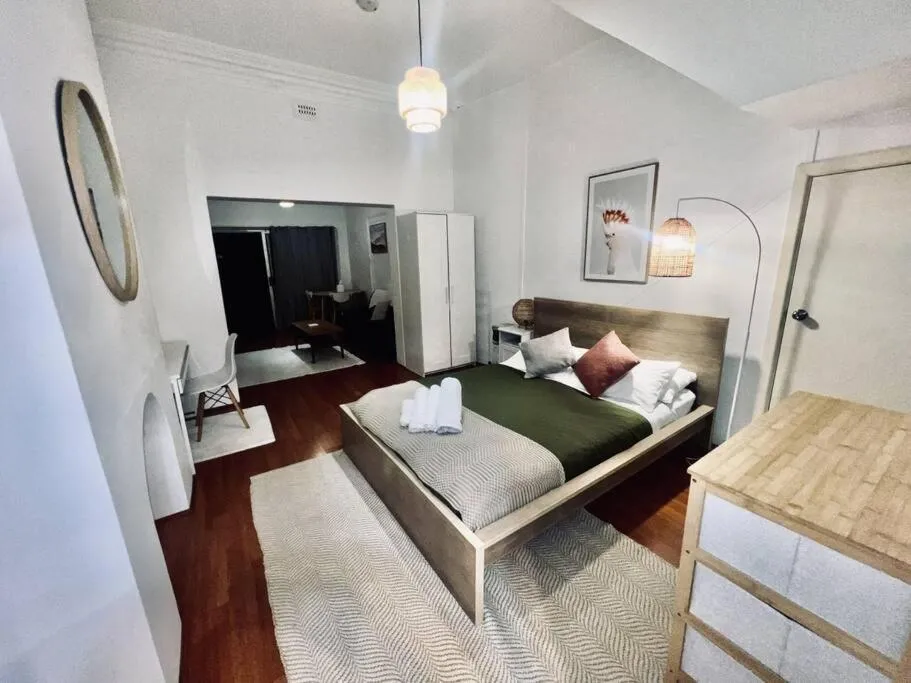 Image 6 of Charming Front Retreat