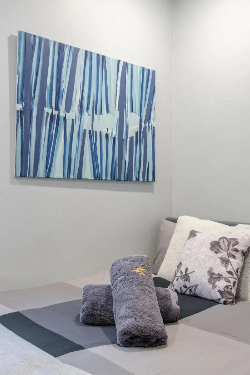 Image 6 of Chic Double Room – AC – Next to Central Station – Nearby CBD USYD UTS Top Viewed Bistros – Shared Bathroom