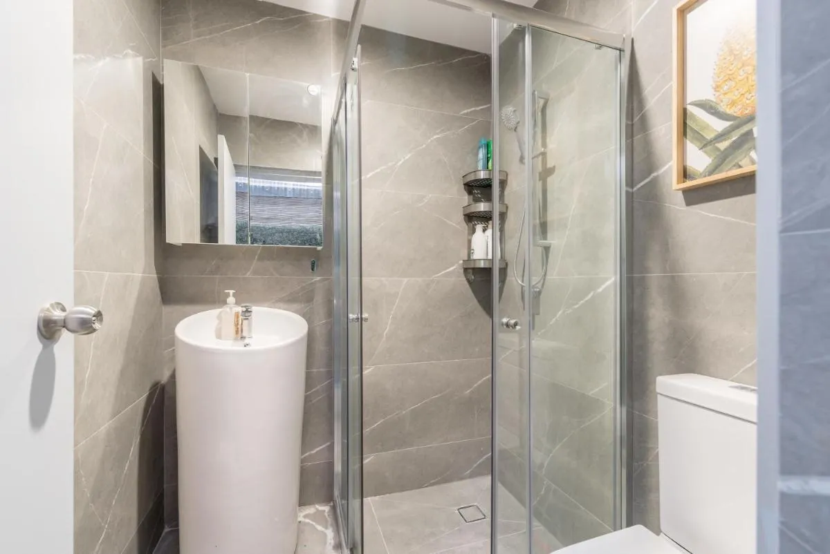 Image 2 of Chic Double Room – AC – Next to Central Station – Nearby CBD USYD UTS Top Viewed Bistros – Shared Bathroom