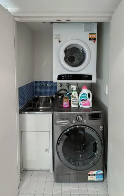 Image 5 of Chic Modern Oasis – Steps from Darling Harbour