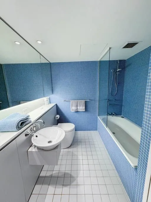 Image 4 of Chic Modern Oasis – Steps from Darling Harbour