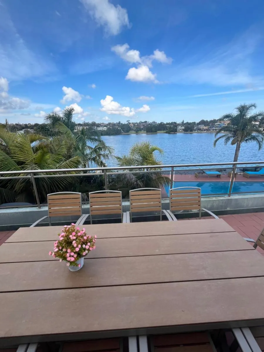 Image 4 of Chiswick Waterfront Retreat