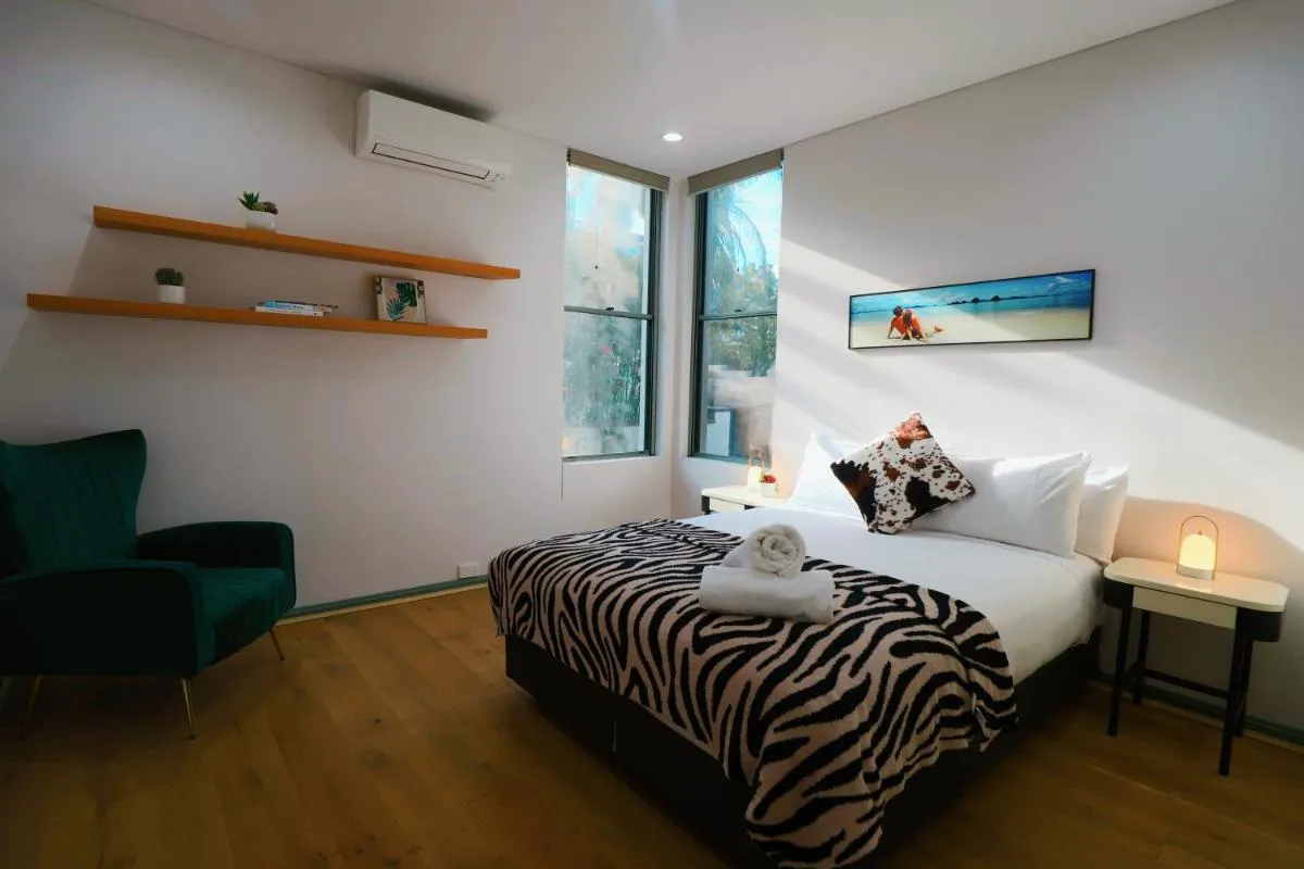 Image 1 of Chiswick Waterfront Retreat