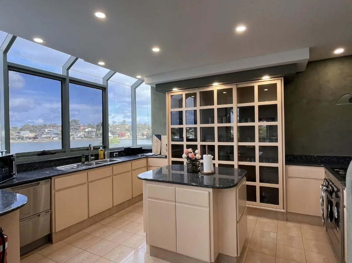 Image 2 of Chiswick Waterfront Retreat