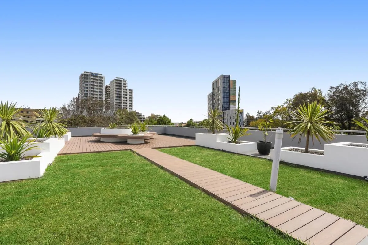 Image 6 of City 2 Bed 2 Bath Parking, Mins to Train and CBD