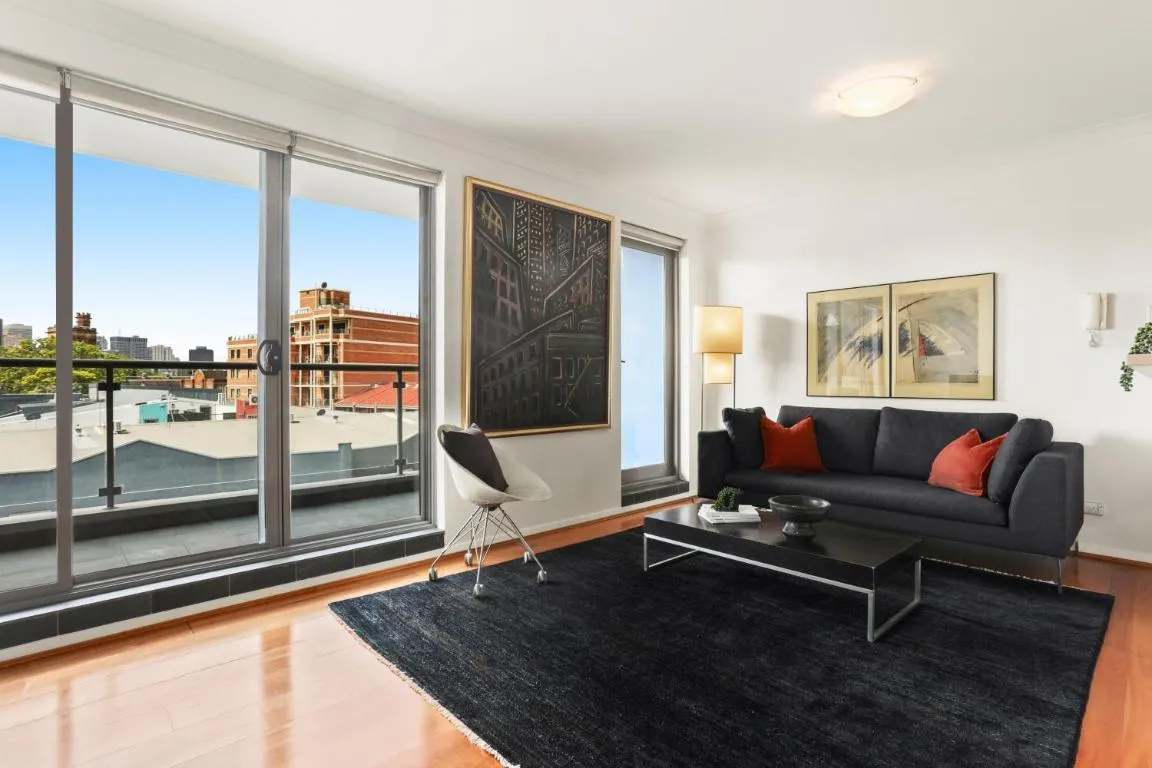 Image of City 2 Bed 2 Bath Parking, Mins to Train and CBD