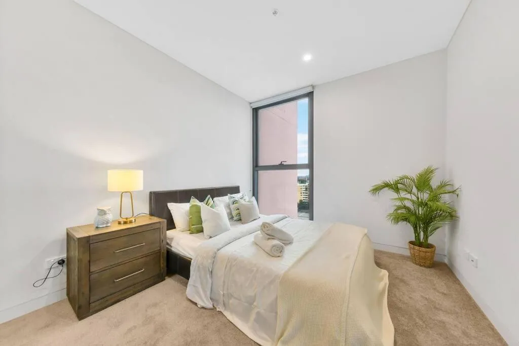 Image 6 of City views & New 3b2b1p Apt in Homebush