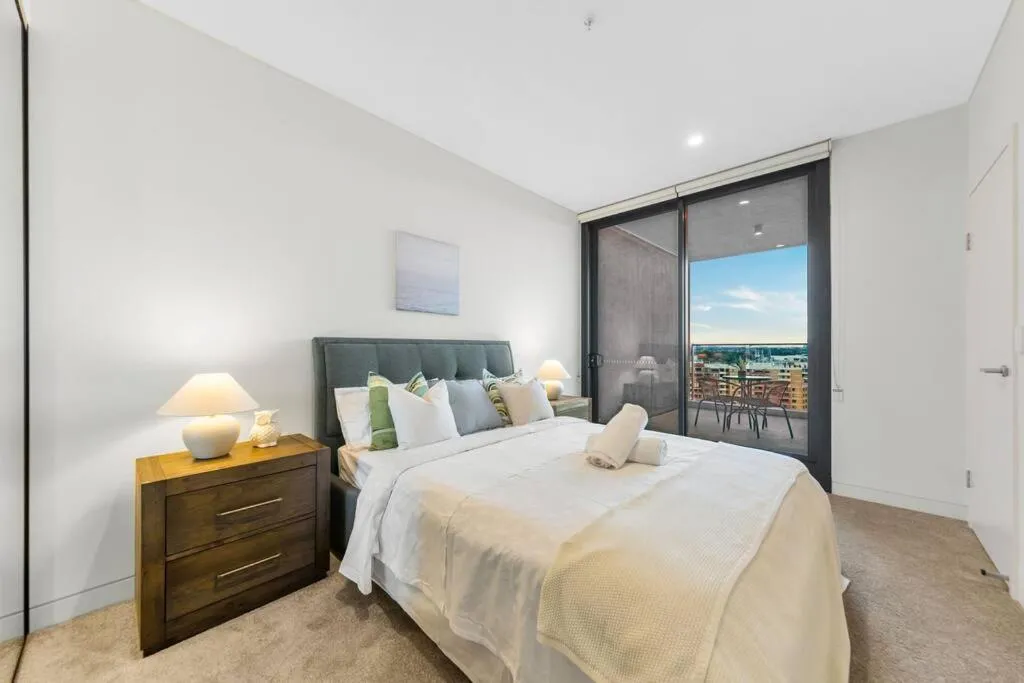 Image 1 of City views & New 3b2b1p Apt in Homebush