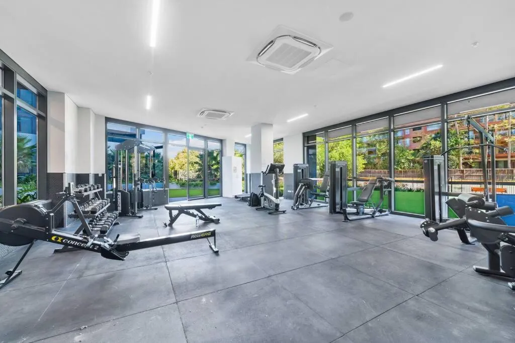 Image 4 of City views & New 3b2b1p Apt in Homebush