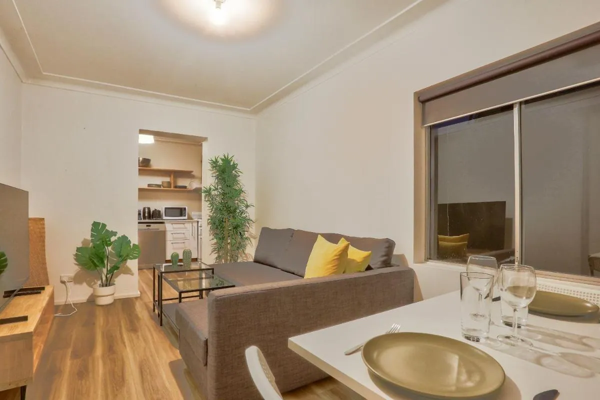 Image 3 of Close to city 2 Bedroom House Surry Hills