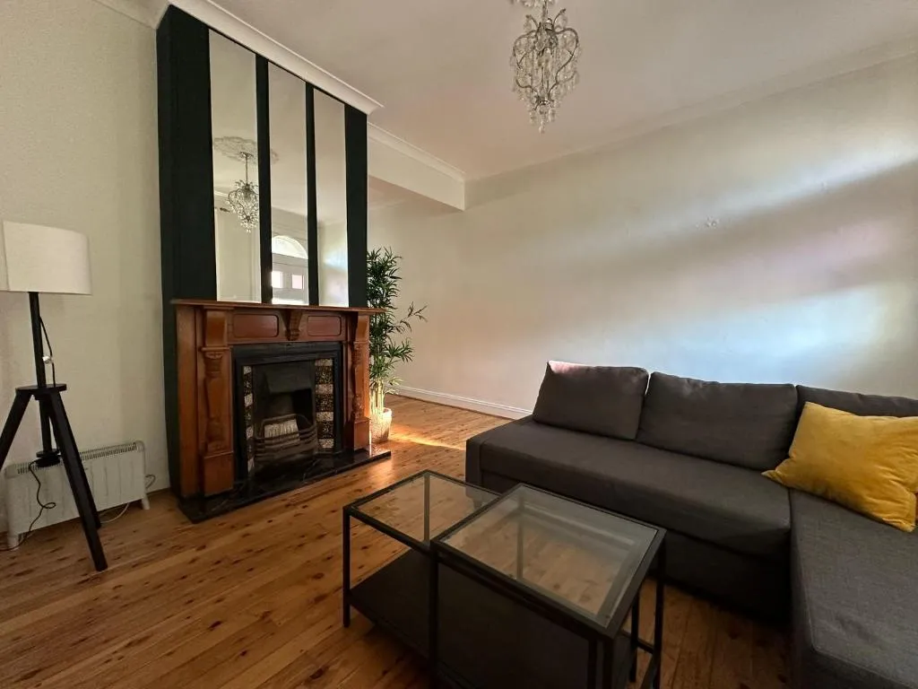 Image of Comfortable 2 Bedroom House Glebe
