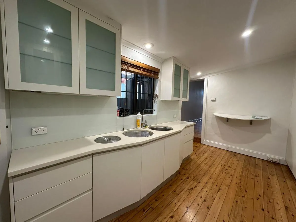 Image 2 of Comfortable 2 Bedroom House Glebe