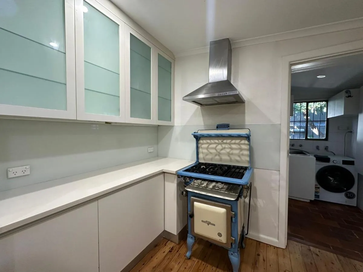 Image 6 of Comfortable 2 Bedroom House Glebe