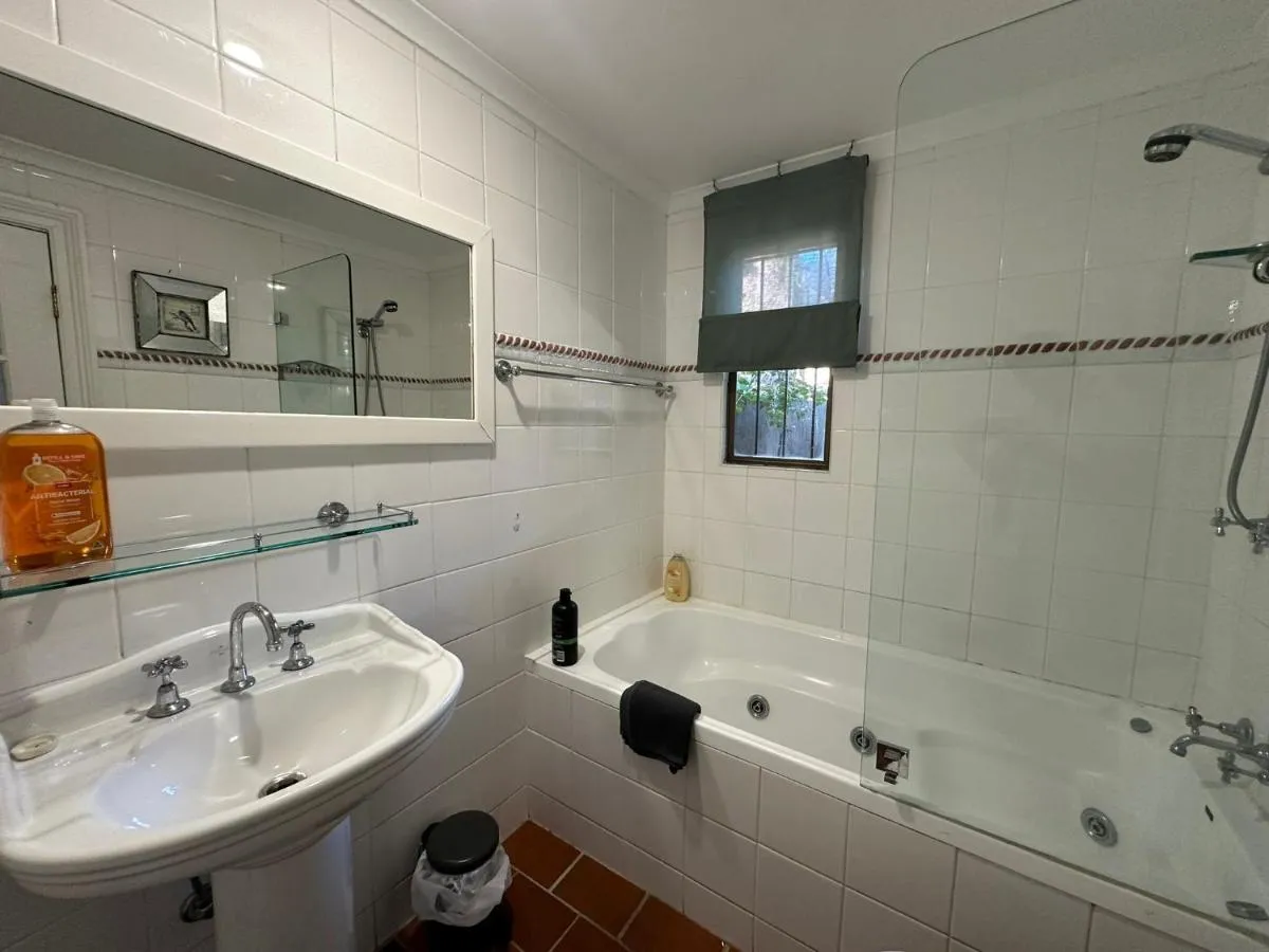 Image 5 of Comfortable 2 Bedroom House Glebe