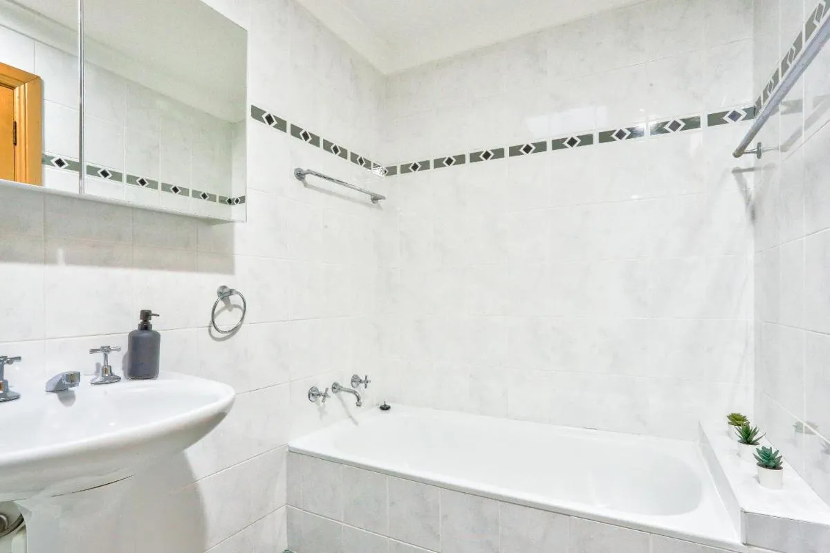 Image 2 of Comfortable 3 Bedroom House Pyrmont