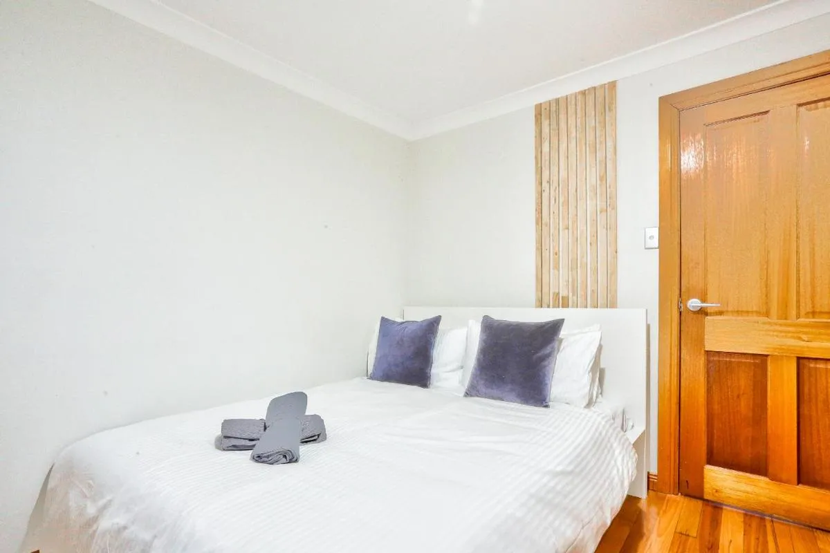 Image 6 of Comfortable 3 Bedroom House Pyrmont