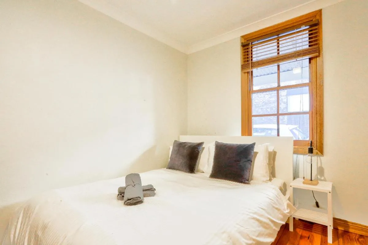 Image 1 of Comfortable 3 Bedroom House Pyrmont