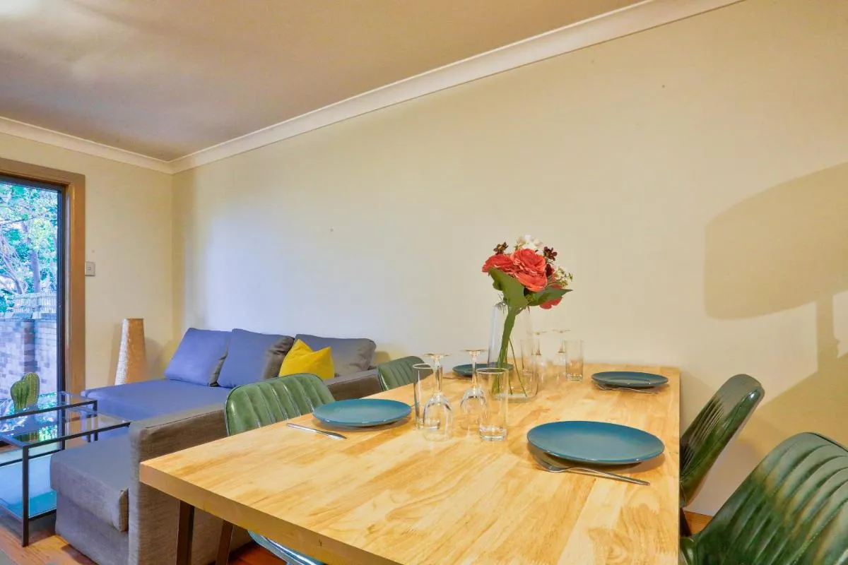 Image 3 of Comfortable 3 Bedroom House Pyrmont