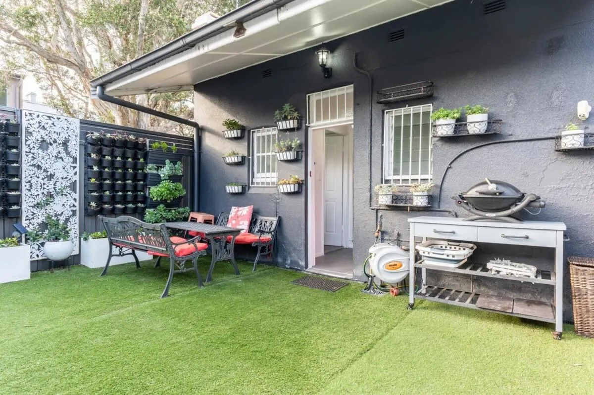 Image 5 of Comfy 3-Bed House Moments from Enmore St