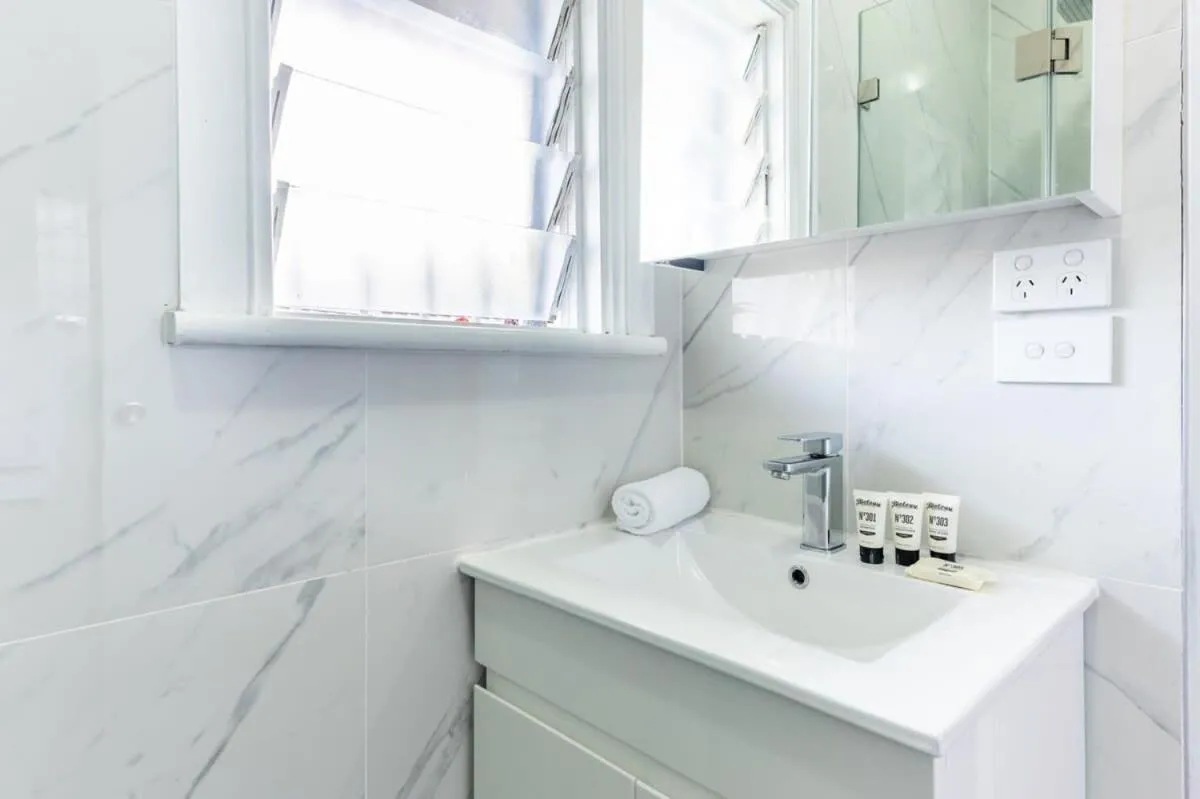 Image 2 of Comfy 3-Bed House Moments from Enmore St