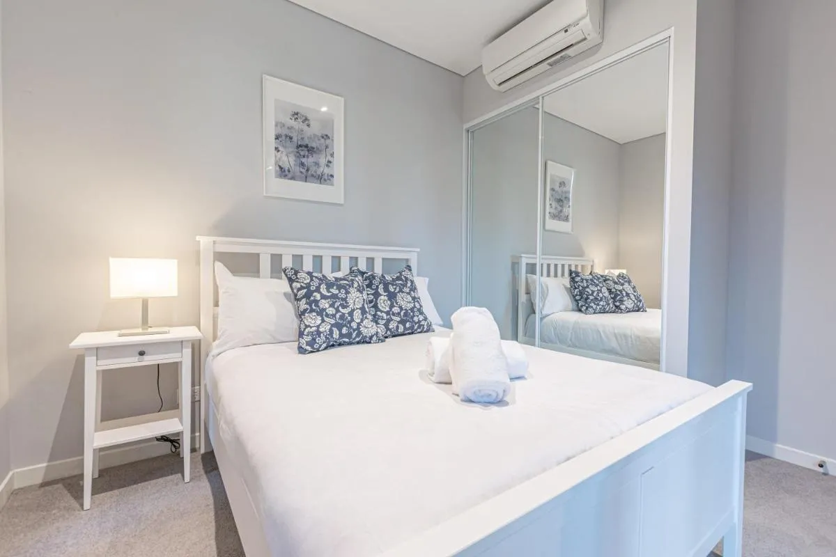 Image 1 of Comfy Designed 2BD w near Bennelong Bridge