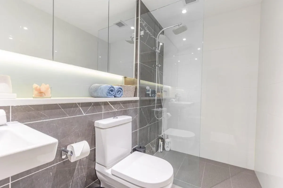 Image 2 of Comfy Designed 2BD w near Bennelong Bridge