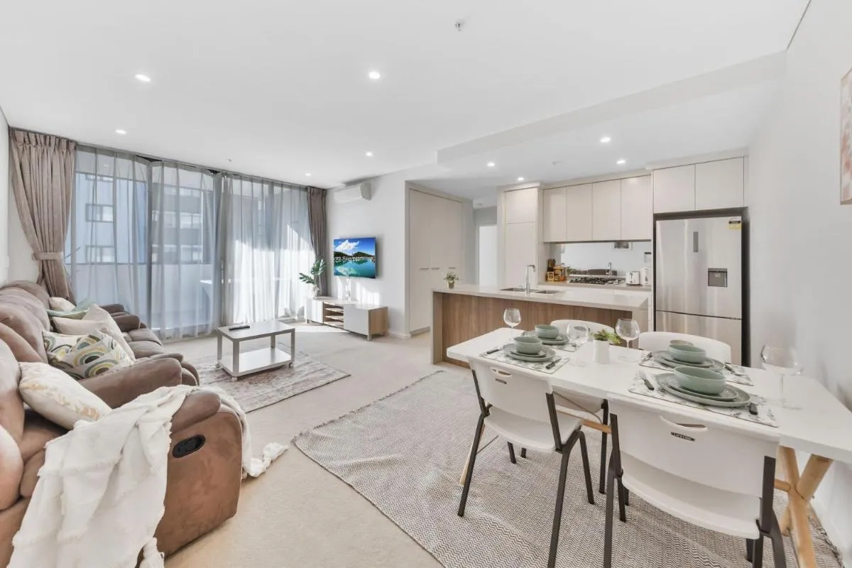 Image 3 of Convenient&Modern 2bedrooms Apt with car space