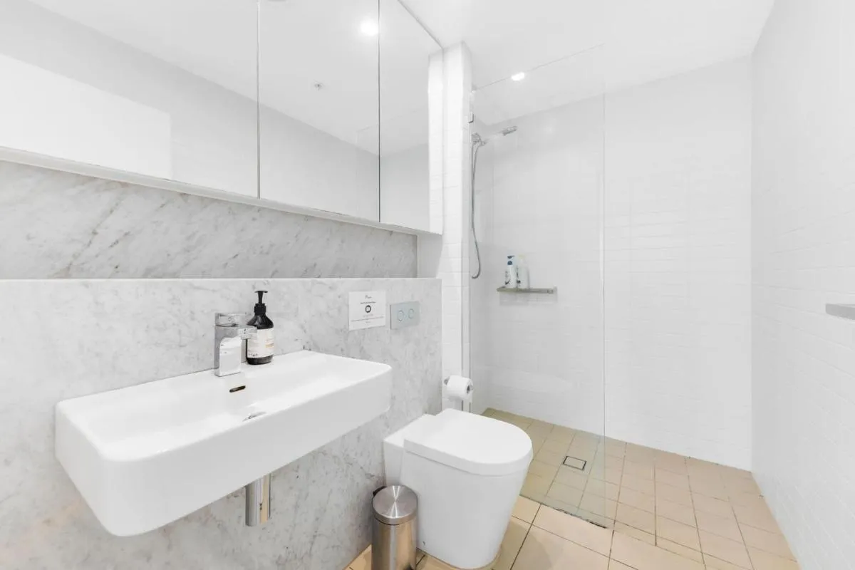 Image 2 of Convenient&Modern 2bedrooms Apt with car space