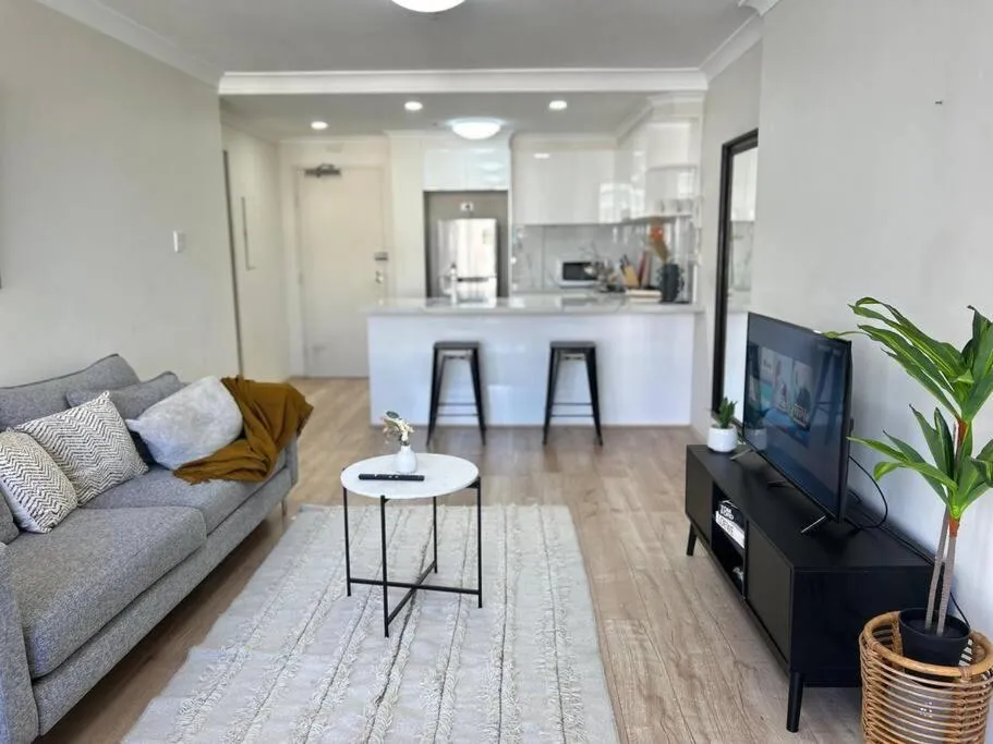 Image 3 of Cosy 2Bed Apt at CBD with free parking