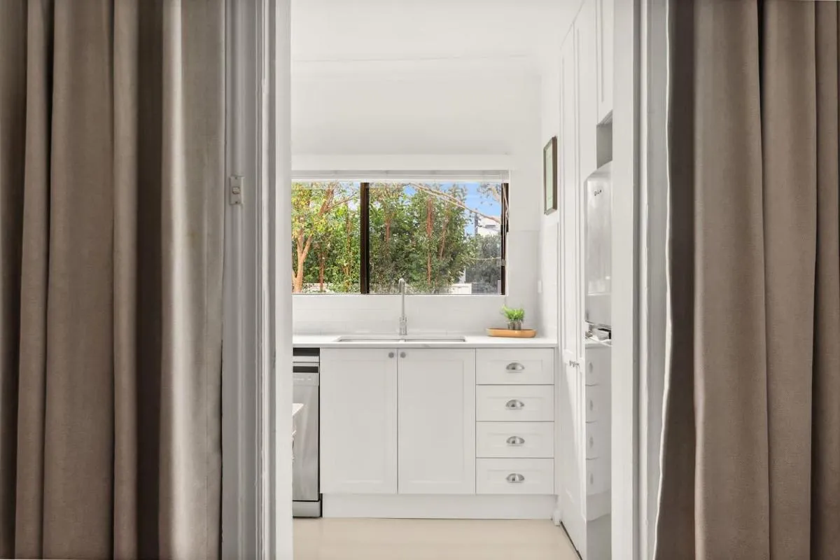 Image 2 of Courtyard Studio Charm in the Heart of Paddington