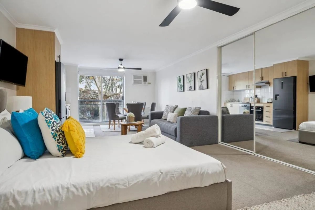 Image 3 of Cozy Retreat with Balcony in Crows Nest