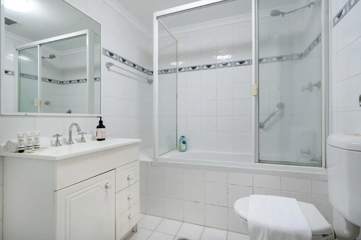 Image 2 of Cozy Retreat with Balcony in Crows Nest