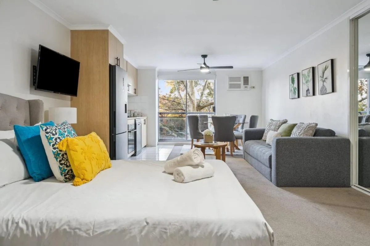 Image 4 of Cozy Retreat with Balcony in Crows Nest