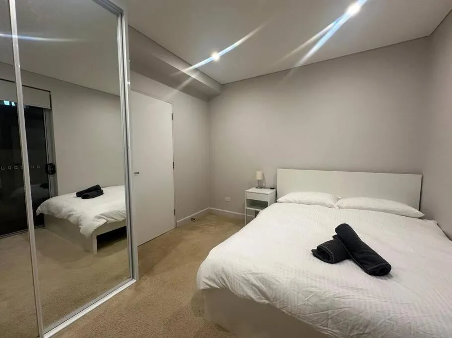 Image 4 of Cozy & Spacious 3 Bedroom House Glebe