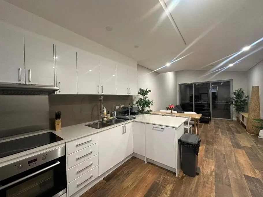 Image 6 of Cozy & Spacious 3 Bedroom House Glebe